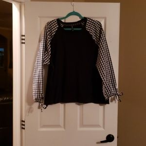 Long sleeve gingham black and white top